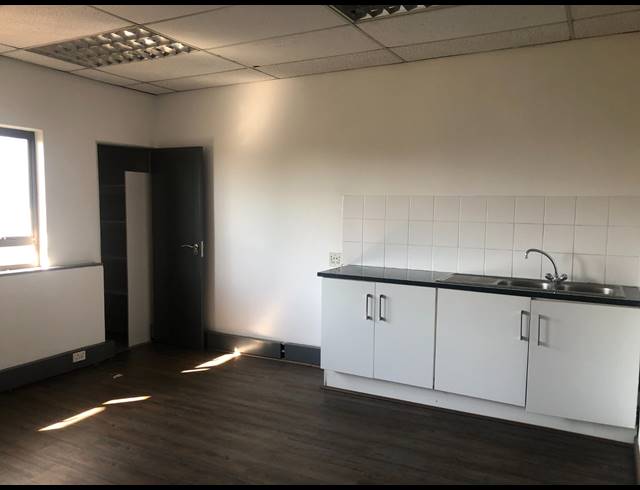 194M² OFFICE TO LET IN HYDE PARK